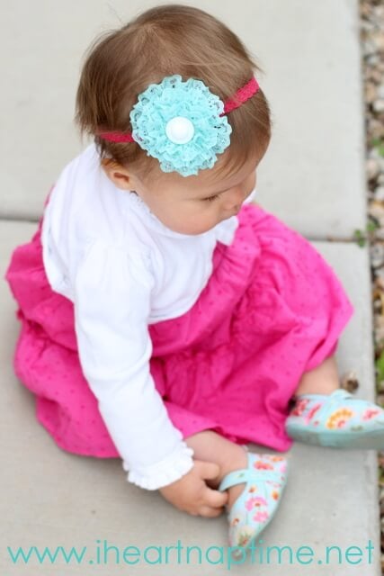 Make these gorgeous ruffled lace flowers for less than a buck! Find the tutorial on iheartnaptime.net #crafts