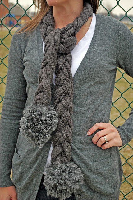 15 different tutorials showing you how to make a scarf on iheartnaptime.com ...so cute!