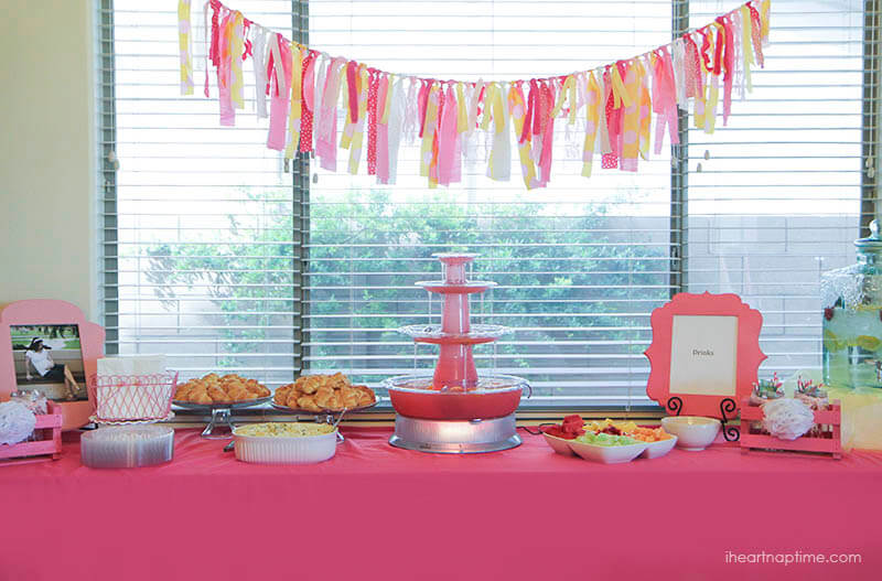 Darling pink and yellow baby shower + free printable baby shower games from @iheartnaptime