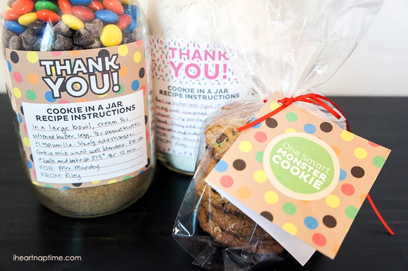 One Smart Cookie Teacher Gift with FREE printable on www.iheartnaptime.com