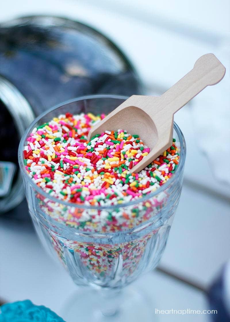 DIY ice cream stand ...so cute! 