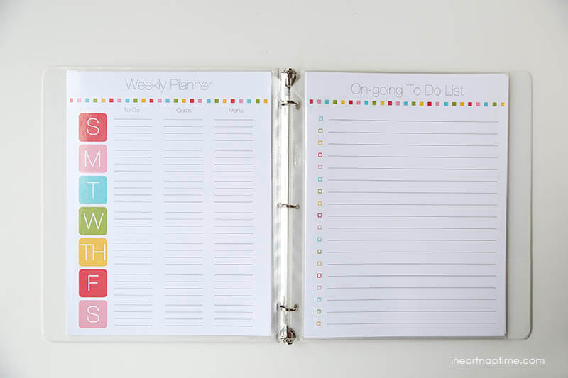 Free printable family planner on iheartnaptime.com ...includes free printables and tips to help you get organized this year! 