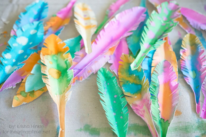 paper feather garland on iheartnaptime.com