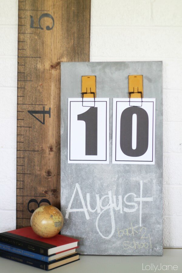 https://theinspirationboard.com/wp-content/uploads/2014/12/Easy-DIY-chalkboard-calendar.jpg