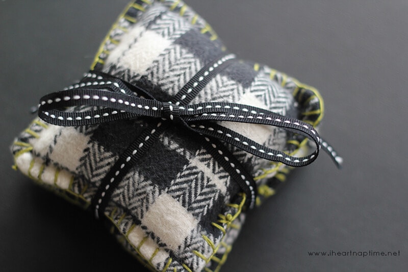 DIY pocket hand warmers on iheartnaptime.com ...these would make a great handmade gift! 