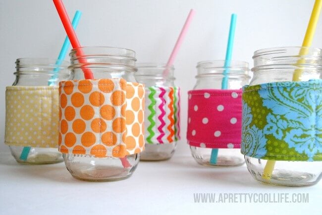 https://theinspirationboard.com/wp-content/uploads/2014/12/mason-jar-cozies.jpg