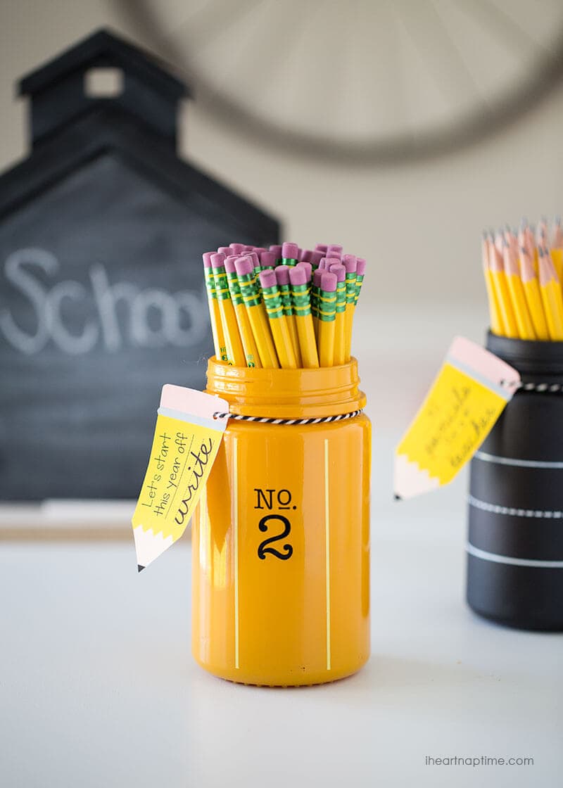 Pencil jar teacher gift idea with free printable -so cute and EASY! 