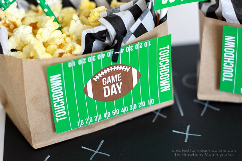 FREE Football Popcorn Bag Printables on iheartnaptime.com