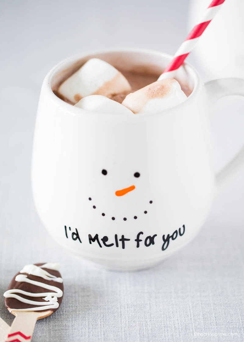 DIY snowman mug gift - get the instructions at iheartnaptime.com