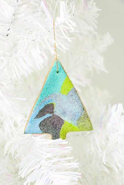 Marbled Salt Dough Ornaments - an easy, family-friendly crafty that features the addition of coloring and marbling dough to create modern and trendy tree ornaments.