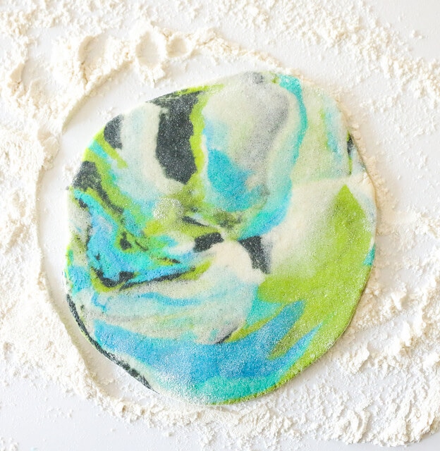 Marbled Salt Dough Ornaments - an easy, family-friendly crafty that features the addition of coloring and marbling dough to create modern and trendy tree ornaments.