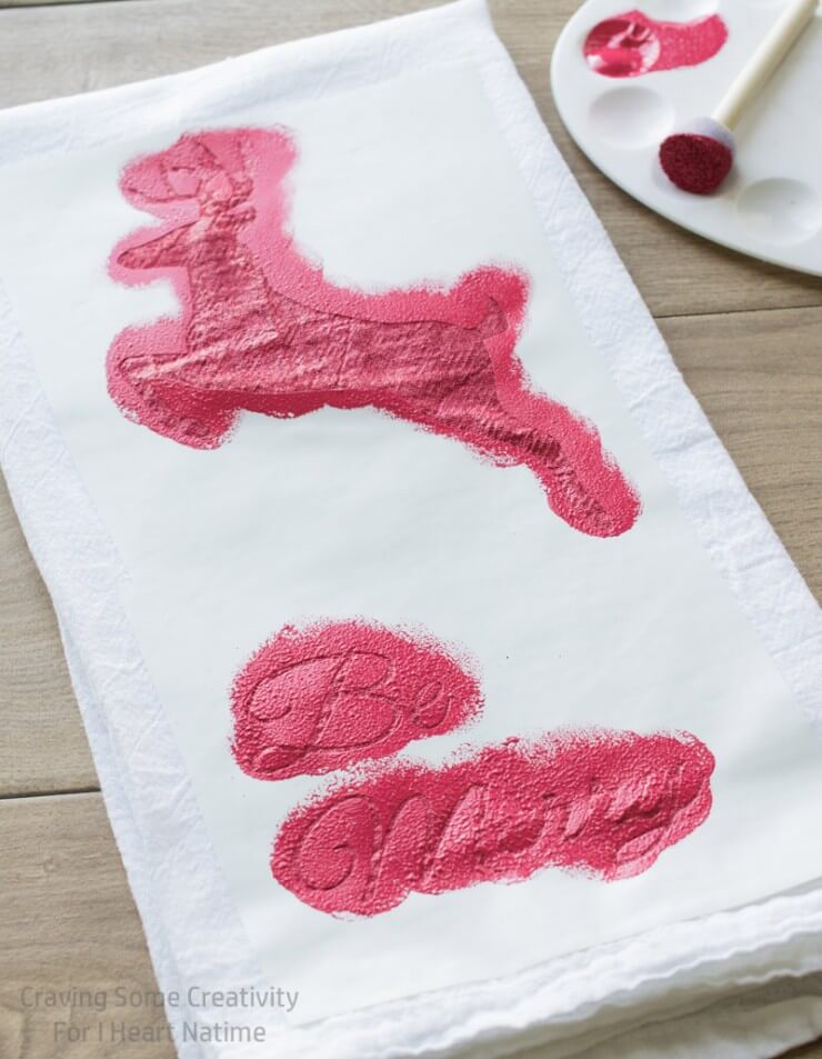 Christmas Stenciled Kitchen Towels - the perfect DIY to bring some holiday cheer into your kitchen!