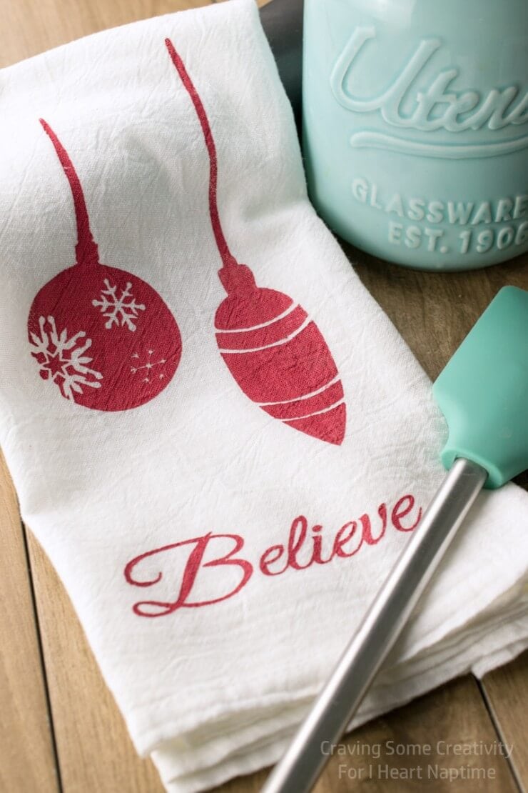 Christmas Stenciled Kitchen Towels - the perfect DIY to bring some holiday cheer into your kitchen!