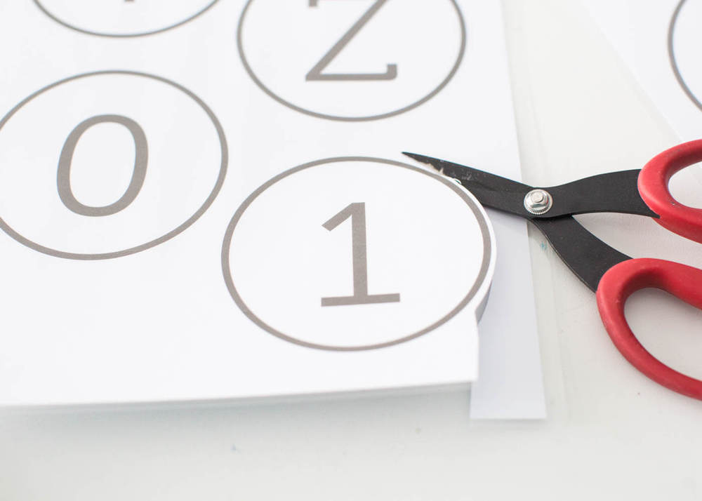 Free Printable Alphabet Circles - perfect for organizing your totes and boxes at home!