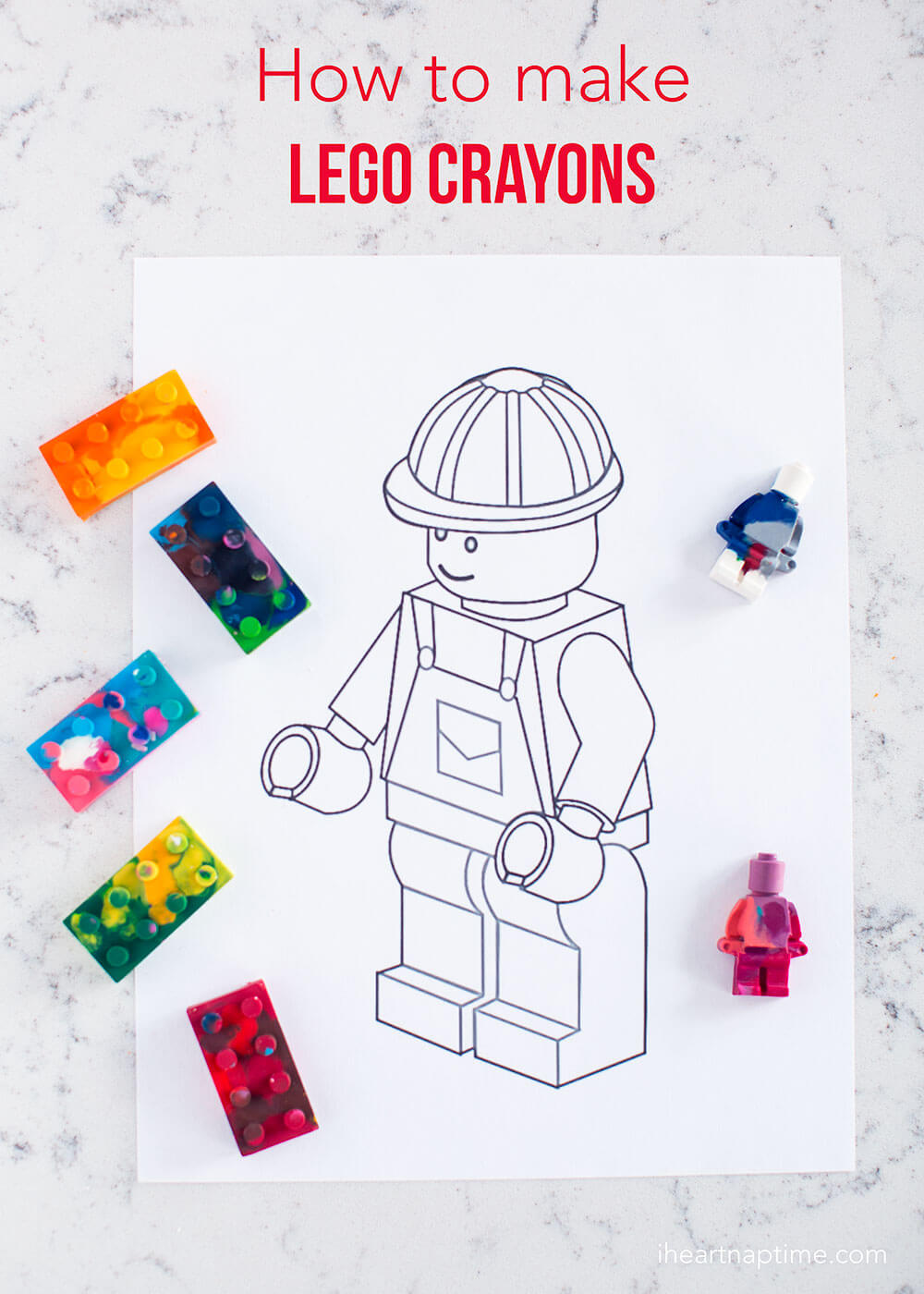 How to make LEGO crayons and free printable tags that would make a great party favor or Valentine! Such a fun way to recycle old broken crayons!