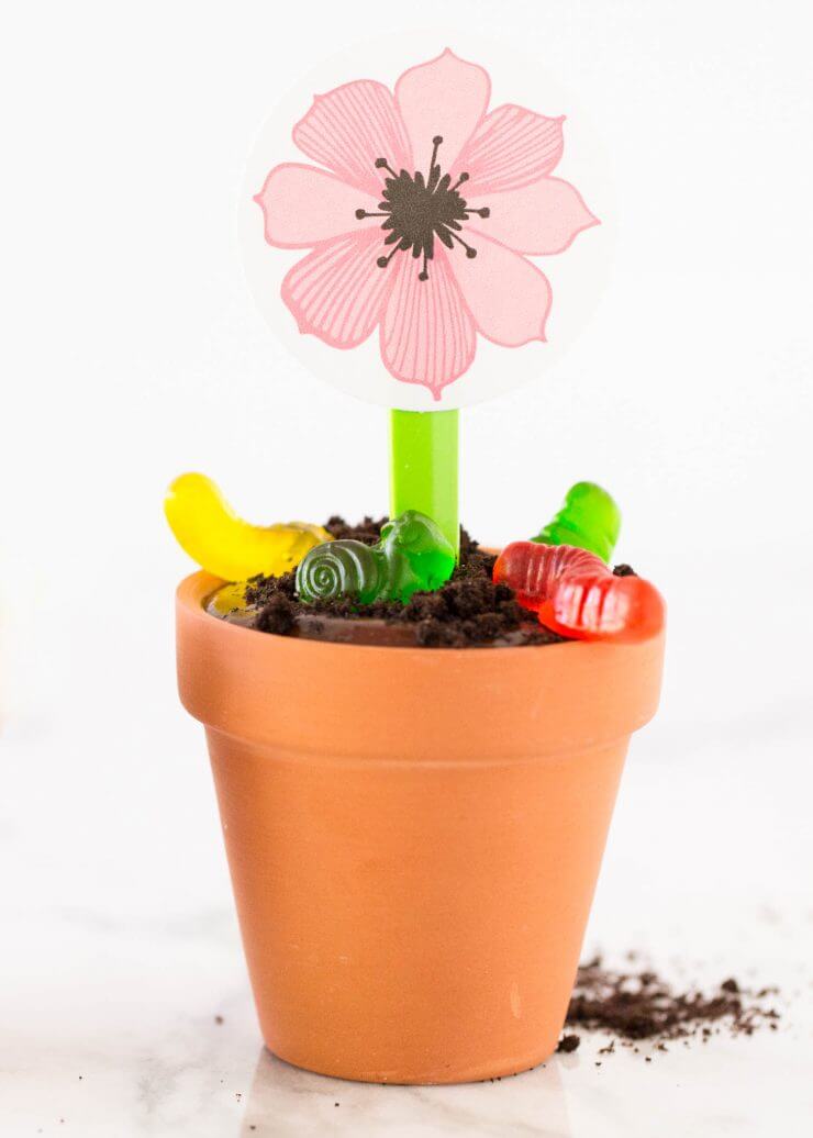 Flower pot OREO pudding cups... this no bake dessert couldn't be any easier or delicious!