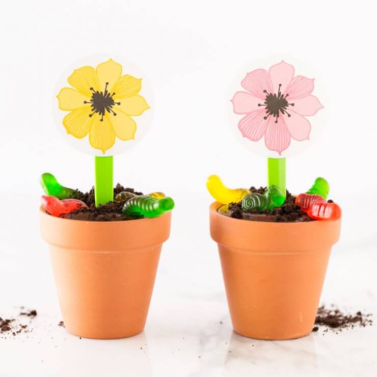 Flower pot OREO pudding cups... this no bake dessert couldn't be any easier or delicious!