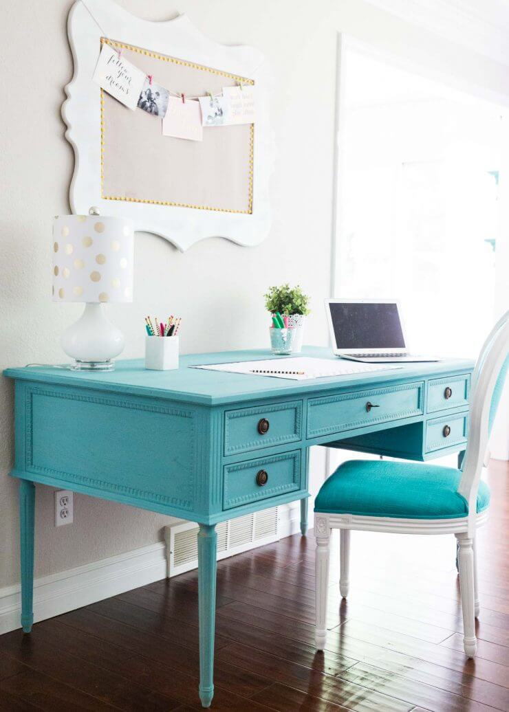 Blue Chalk Paint Desk... a beautiful and easy DIY, adding the perfect pop of color to my home!