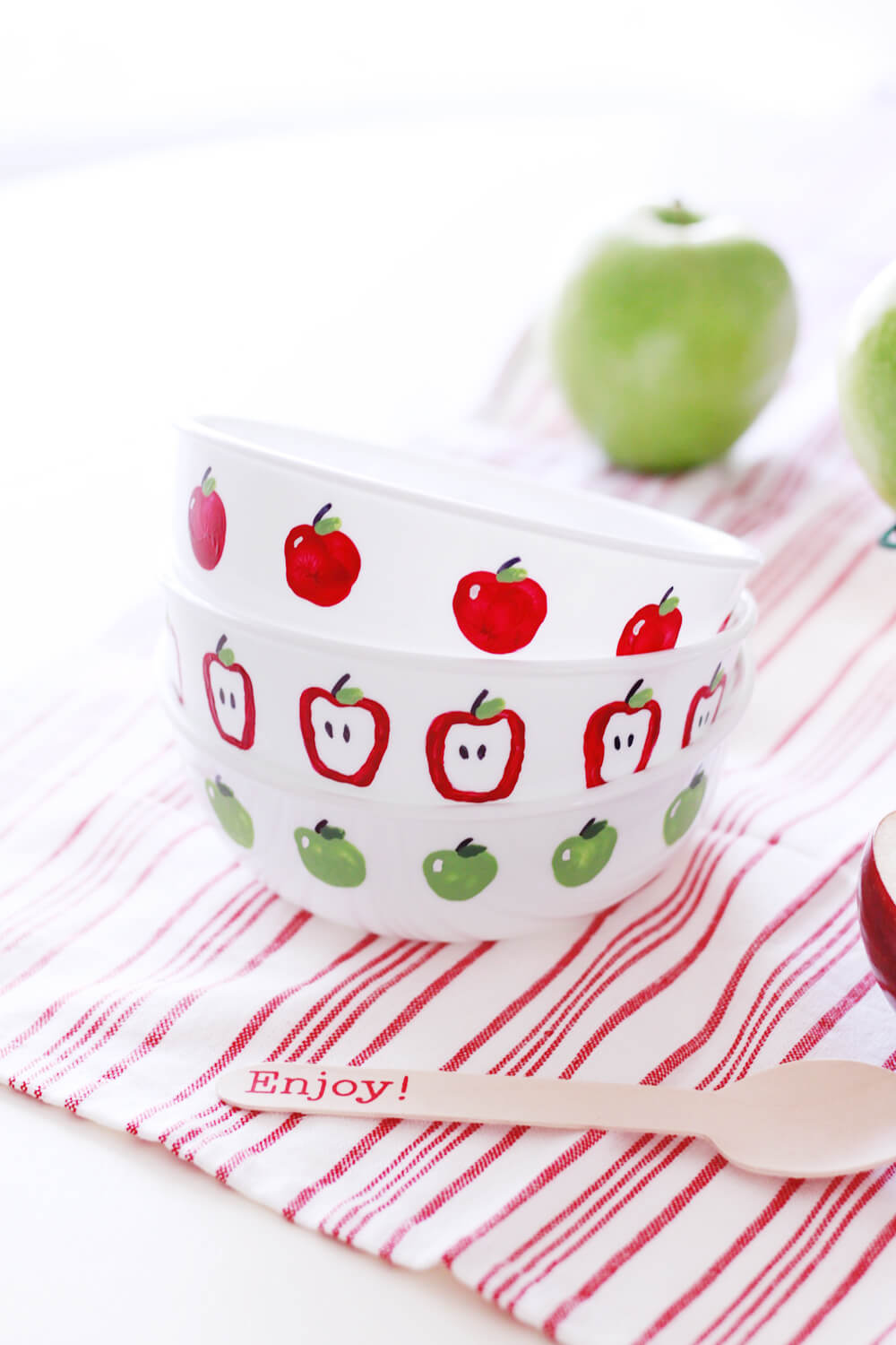 Have your kids help create these adorable Apple Fingerpaint Bowls, perfect for home decoration or a teacher's gift!