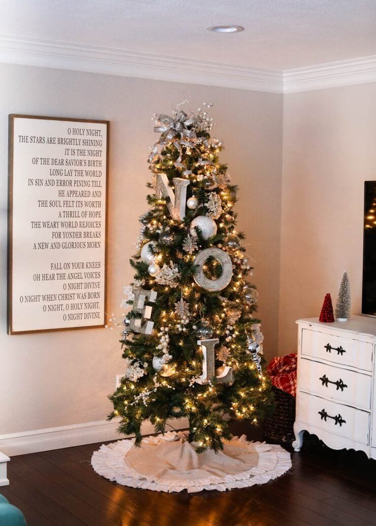 2016 Holiday home tour on iheartnaptime.net -gold Christmas tree