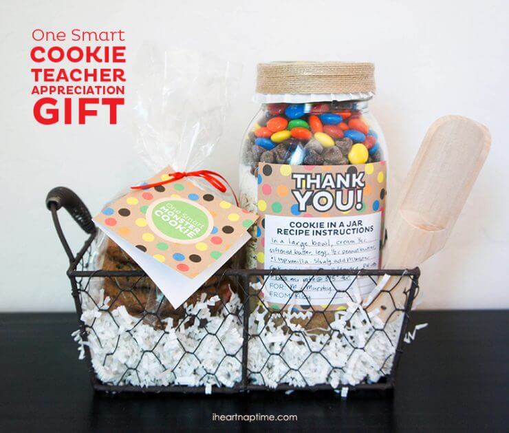 One Smart Cookie IHN + You-are-all-that-teacher-gift-idea-from-I-Heart-Nap-Time + 25 Handmade Gift Ideas for Teacher Appreciation - the perfect way to let those special teachers know how important they are in the lives of your children!