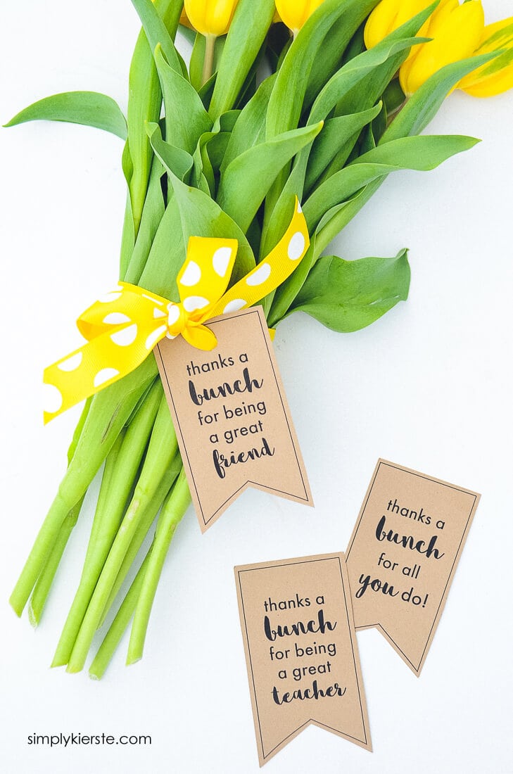 Thanks a Bunch Flowers Printable Tag + 25 Handmade Gift Ideas for Teacher Appreciation - the perfect way to let those special teachers know how important they are in the lives of your children!