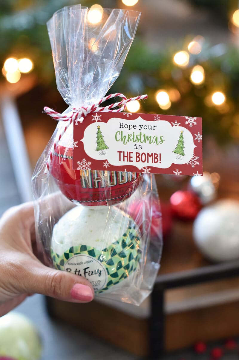 Christmas Bath Bombs are a cute and simple gift that your friends and family will love this holiday season!