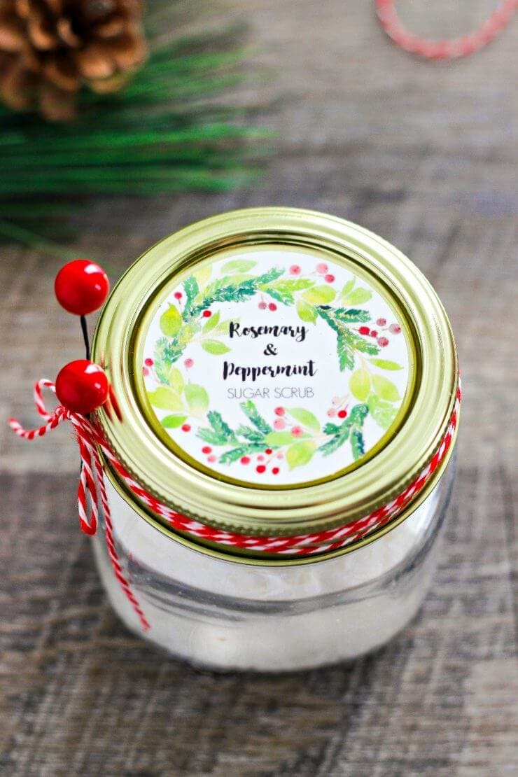 Homemade Rosemary and Peppermint Sugar Scrub recipe with free printable label. The perfect gift idea! 