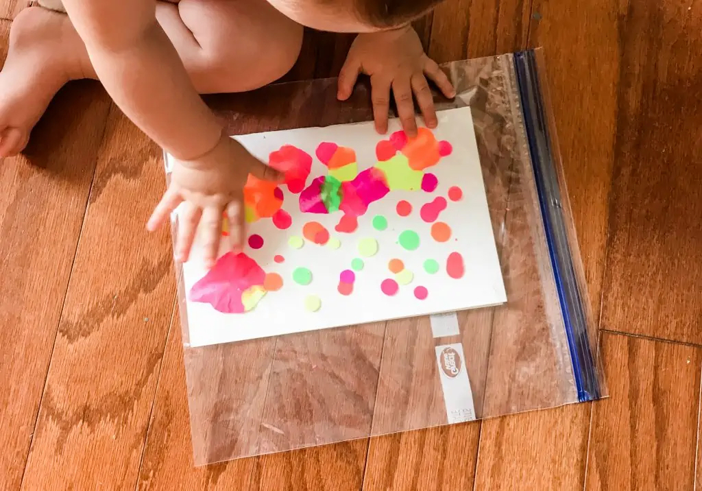 No Mess Smush Painting for Toddlers, Happy Toddler Club