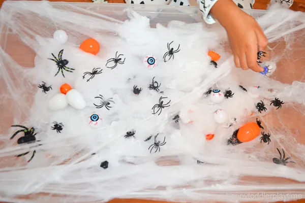 Fun Indoor Activities for Kids at Home...fantastic ideas to help keep your little ones busy all afternoon. Creative and fun activities that everyone will love. Halloween Sensory Bins
