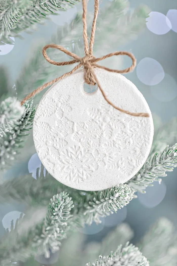 Quick and Easy Fillable Christmas Bauble Ideas, Christmas Crafts